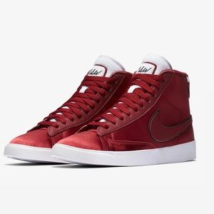 NIKE WOMENS BLAZER MID PREMIUM SNEAKER - NEVER WORN